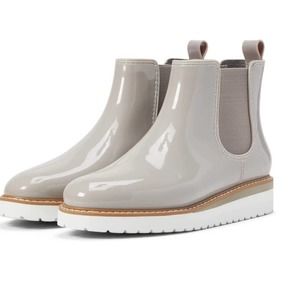 REPOSHING poor fit. Steve Madden Light Grey Ankle Boots waterproof boot size 9